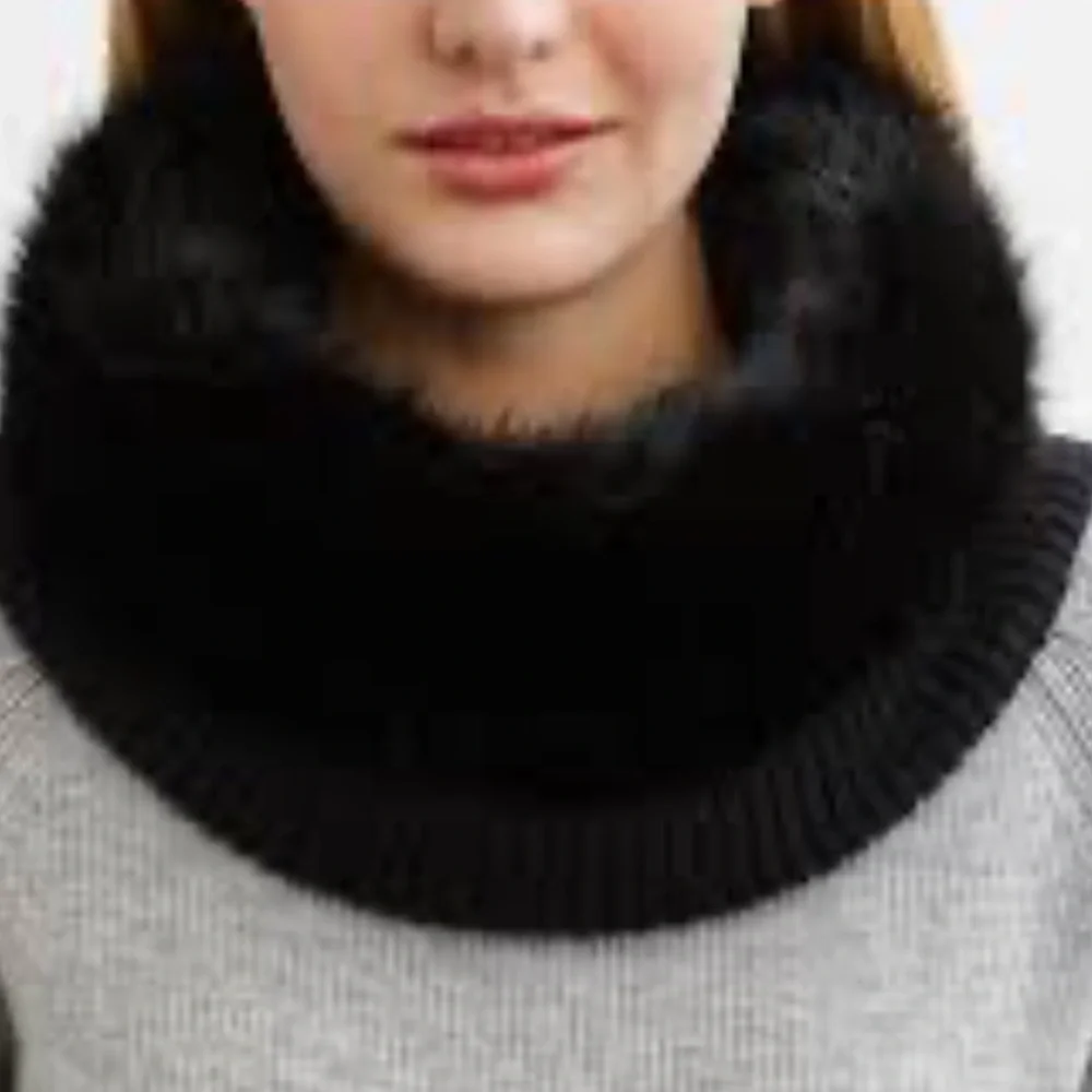 Banana Republic Black Faux Fur Neck‎ Warmer